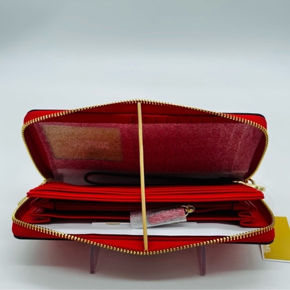 Michael Kors Large Continental Wallet
Wristlet Sangria - Picture 7 of 9